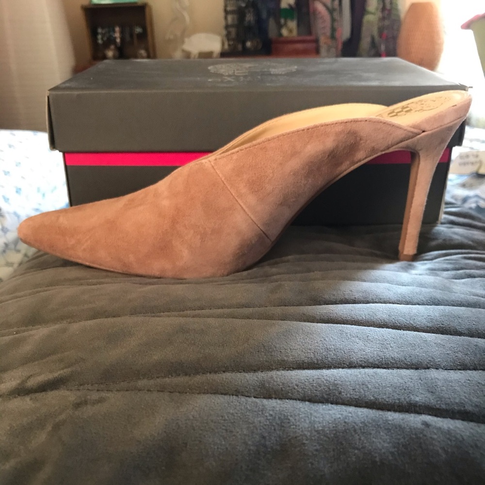 Vince Camuto NW suede heels size 10